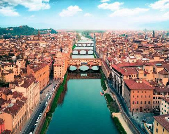 DIMORA STORICA DEL XV SECOLO RISTRUTTURATA  SULLE COLLINE FIORENTINE COMPOSTA DA DIECI APPARTAMENTI in vendita a Firenze