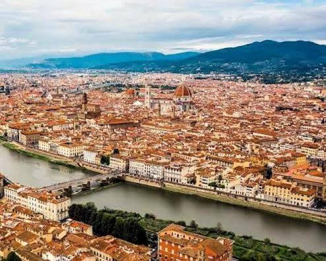 DIMORA STORICA DEL XV SECOLO RISTRUTTURATA  SULLE COLLINE FIORENTINE COMPOSTA DA DIECI APPARTAMENTI in vendita a Firenze
