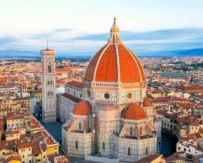 DIMORA STORICA DEL XV SECOLO RISTRUTTURATA  SULLE COLLINE FIORENTINE COMPOSTA DA DIECI APPARTAMENTI in vendita a Firenze