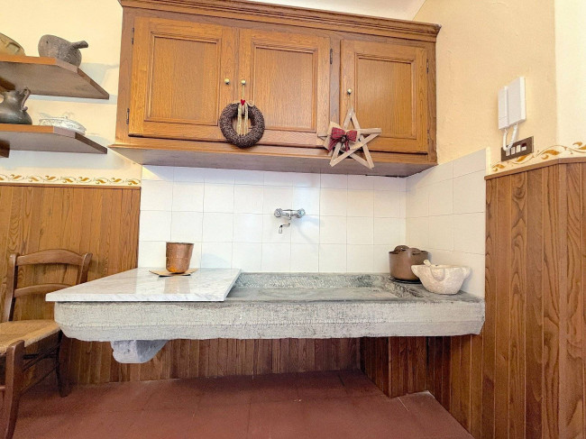 Villa storica di ampia superficie con parco e dependance in vendita a Capannori