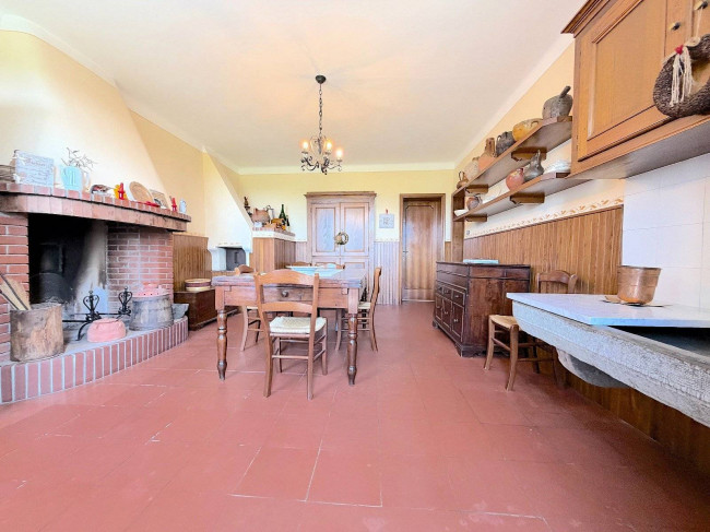 Villa storica di ampia superficie con parco e dependance in vendita a Capannori