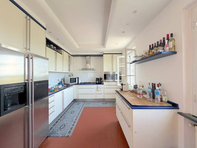 Villa storica di ampia superficie con parco e dependance in vendita a Capannori
