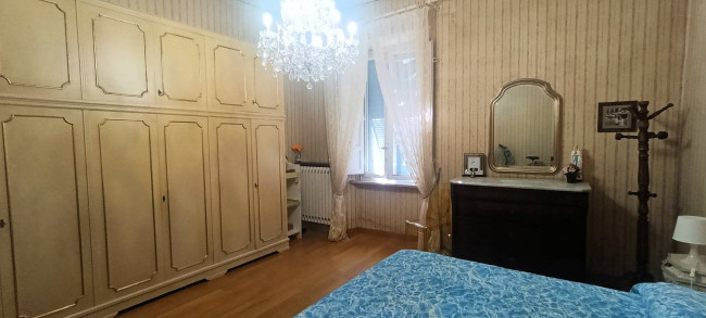 Terratetto libero su tre lati di ampia superficie con giardino privato in vendita a Bagni di Lucca