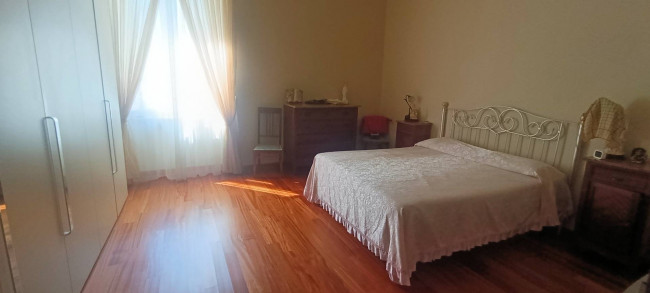 Terratetto libero su tre lati di ampia superficie con giardino privato in vendita a Bagni di Lucca