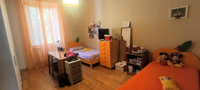 Terratetto libero su tre lati di ampia superficie con giardino privato in vendita a Bagni di Lucca