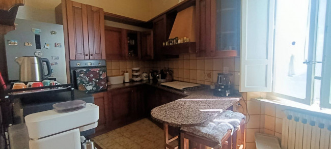 Terratetto libero su tre lati di ampia superficie con giardino privato in vendita a Bagni di Lucca