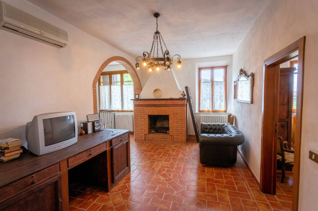  for sale in Volterra