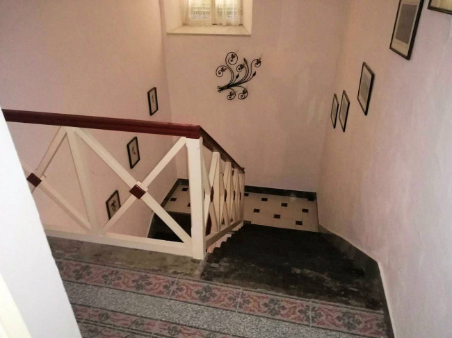 Complesso immbiliare di ampia superficie con villa d'epoca dependance e ampio parco in posizione collinare in vendita a Montecatini Val di Cecina