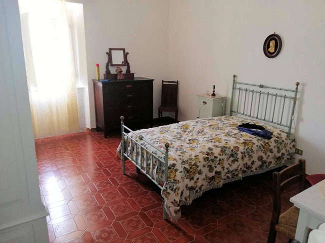 Complesso immbiliare di ampia superficie con villa d'epoca dependance e ampio parco in posizione collinare in vendita a Montecatini Val di Cecina