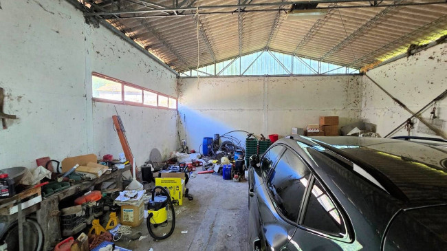 Podere da ristrutturare in posizione collinare in vendita a Roccastrada
