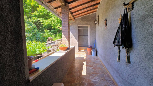 Podere da ristrutturare in posizione collinare in vendita a Roccastrada