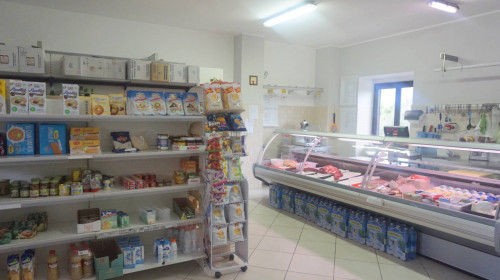 Fondo commerciale in vendita a Pianette, Rovito (CS)
