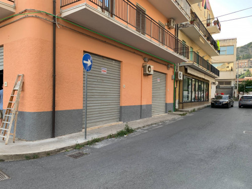 Fondo commerciale in vendita a Amantea (CS)