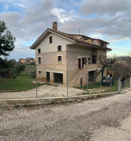 Casa singola in Vendita a Fermo