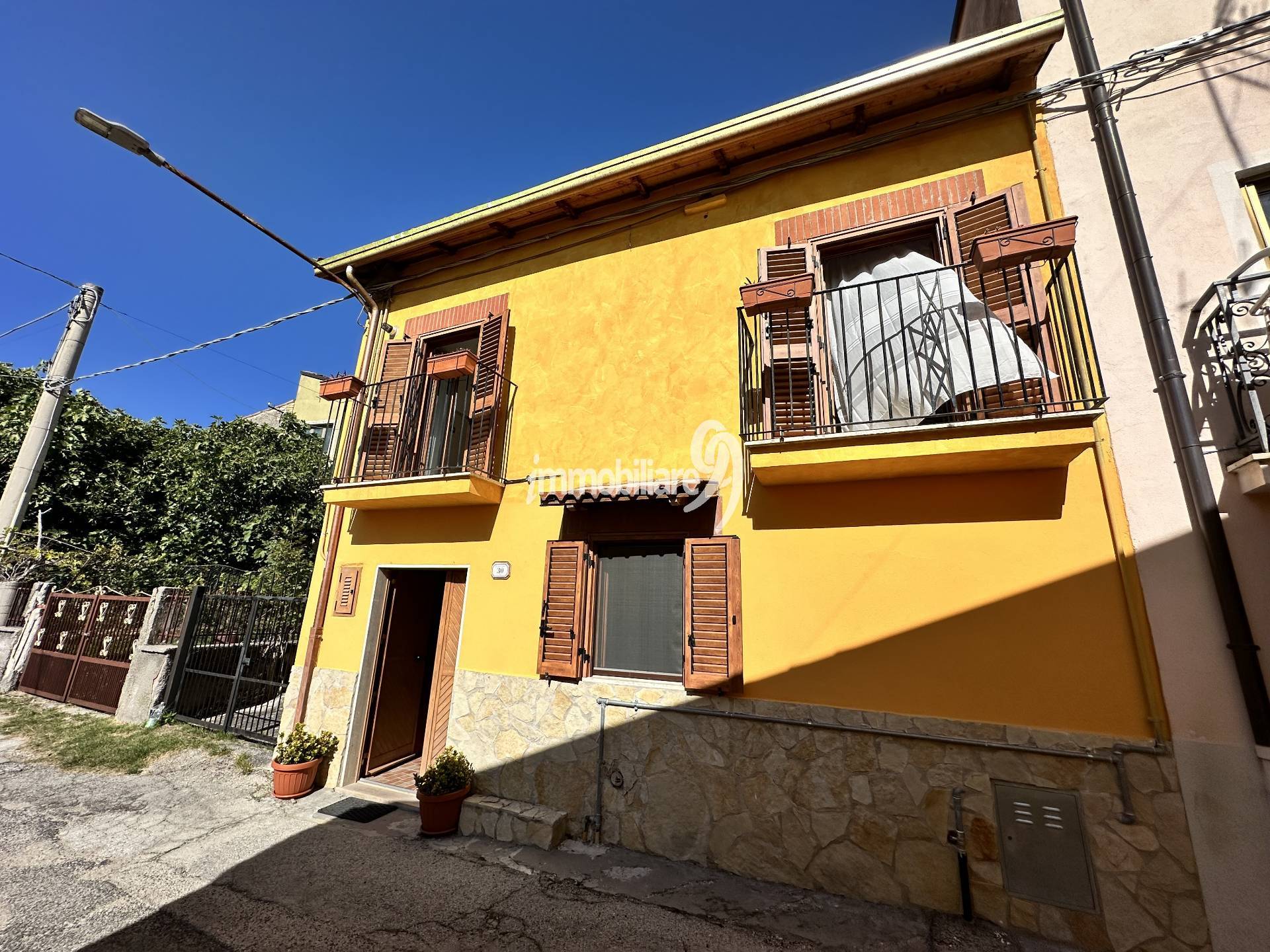 Casa indipendente in vendita a Rocca Santo Stefano, Tornimparte (AQ)