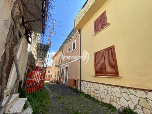 Casa indipendente in vendita a Monticchio, L'aquila (AQ)