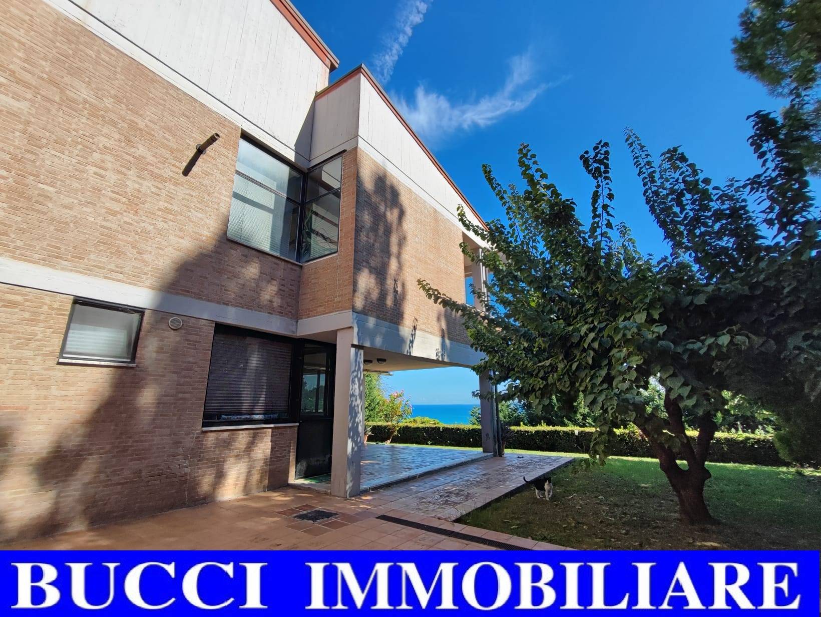 Villa, Casa singola in vendita a Montesilvano