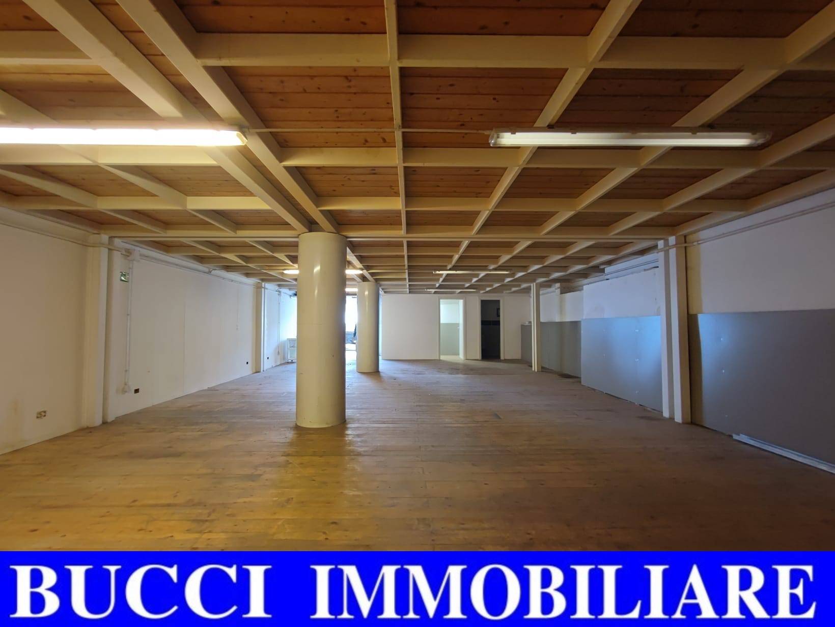 Locale commerciale in affitto a Pescara