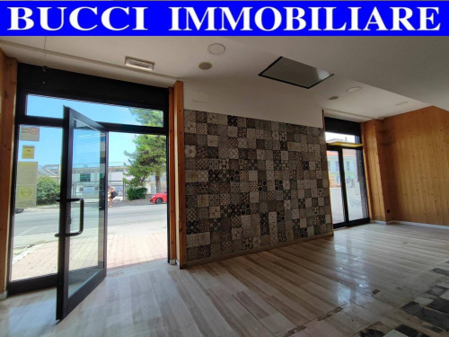 Locale commerciale in vendita a Pescara