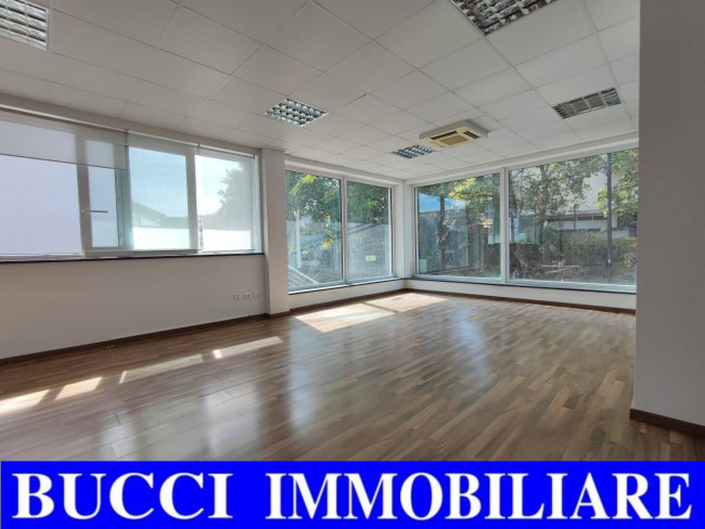 Locale commerciale in affitto a Pescara