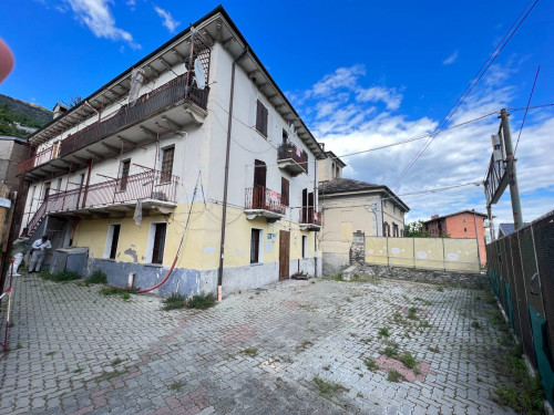 Casa indipendente in vendita a Aosta (AO)