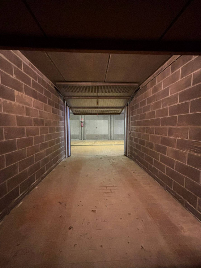 BOX/POSTO AUTO in Vendita a Finale Ligure