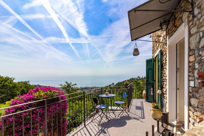 PORZIONE DI CASA in Vendita a Pietra Ligure