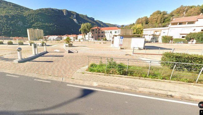 Box o garage in Vendita a Finale Ligure