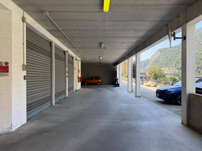 Box o garage in Vendita a Finale Ligure