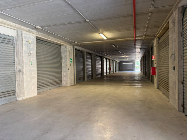 Box o garage in Vendita a Finale Ligure