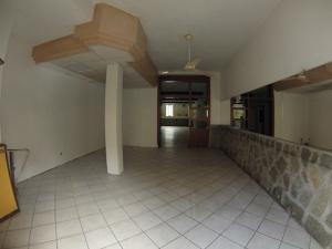 Commerciale in affitto a Albenga