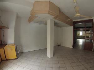 Commerciale in affitto a Albenga