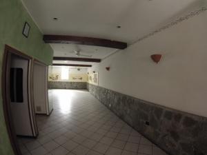 Commerciale in affitto a Albenga