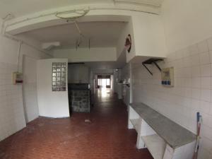 Commerciale in affitto a Albenga