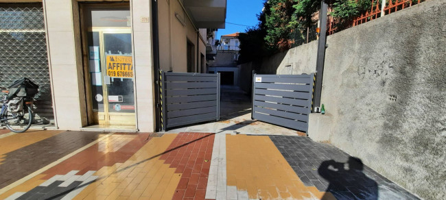 Box - magazzino in vendita a Loano