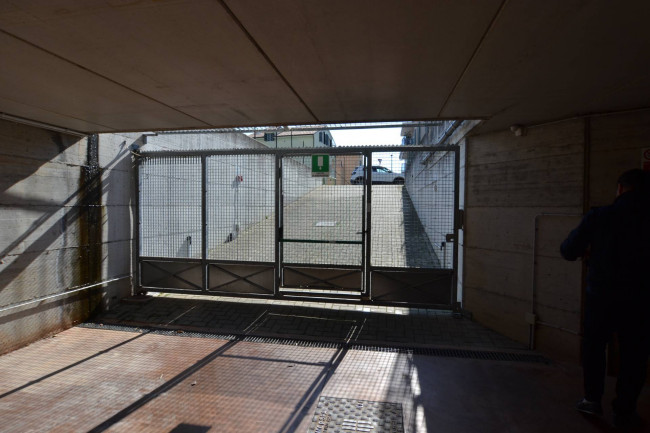 Box - magazzino in vendita a Loano