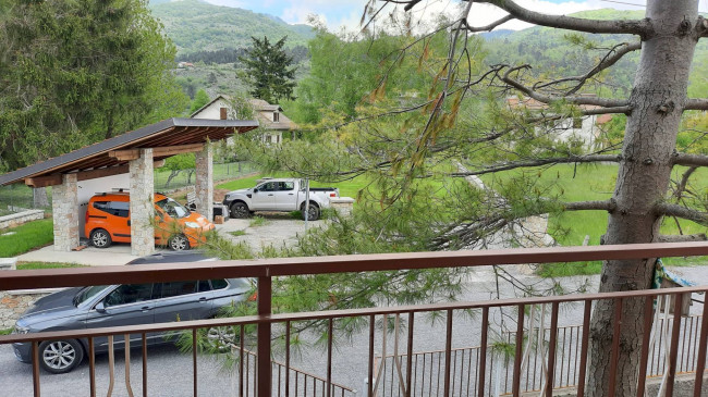 casa indipendente con giardino in vendita a Bardineto