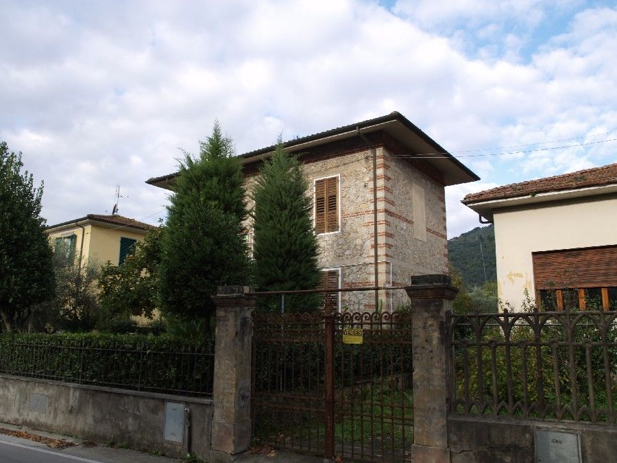 Rustico - Cascina CAMAIORE vendita  Vado  Mediterranea Immobiliare s.n.c.