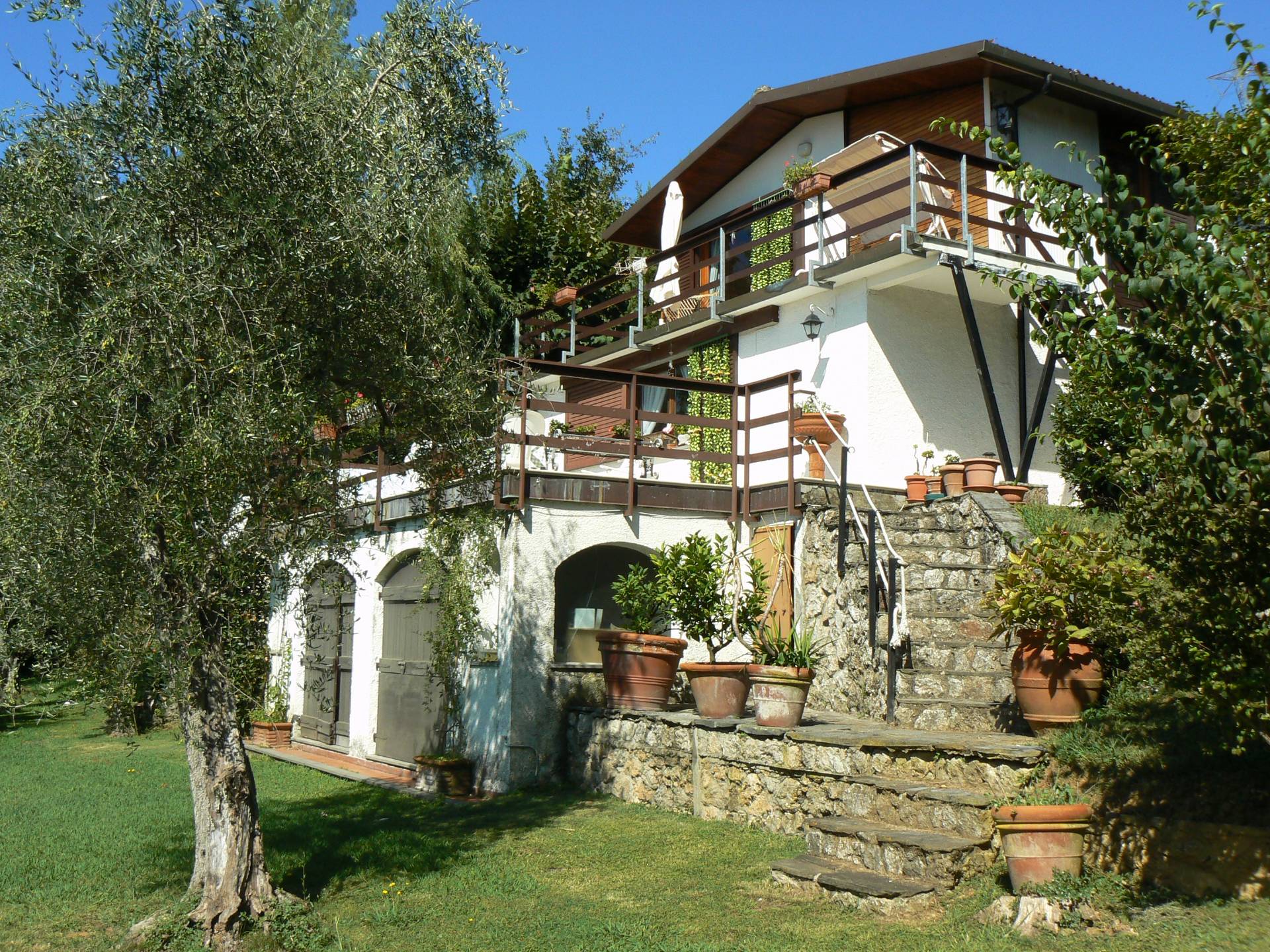 Villa Unifamiliare - Indipendente CAMAIORE vendita  Capezzano Pianore  Mediterranea Immobiliare s.n.c.