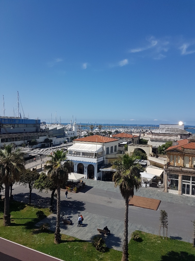 Appartamento VIAREGGIO vendita  Fascia mare  Mediterranea Immobiliare s.n.c.