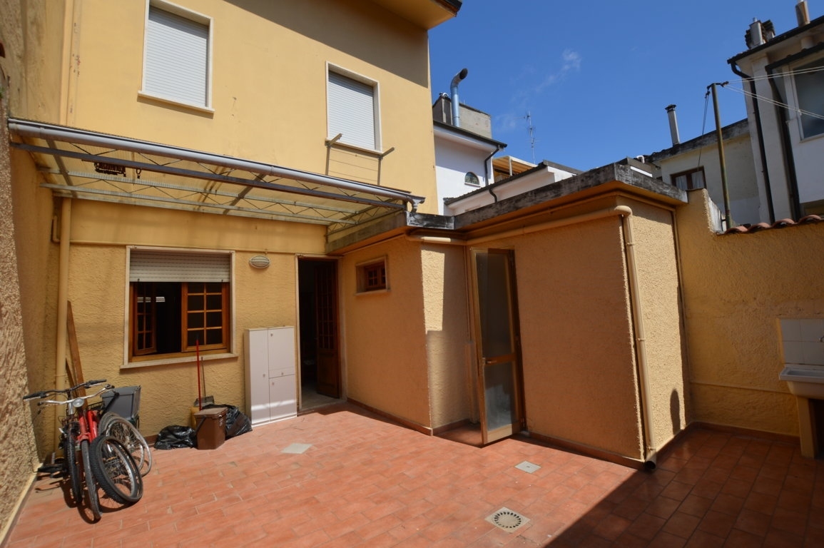  viareggio vendita quart: centro mediterranea immobiliare s.n.c.