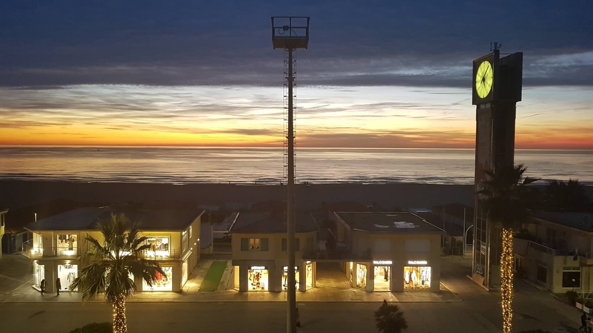 Attico VIAREGGIO vendita  Fascia mare  Mediterranea Immobiliare s.n.c.
