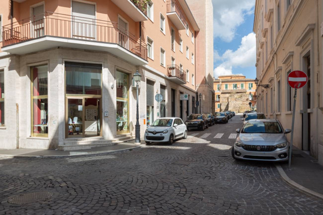 Attività commerciale in vendita a Chieti