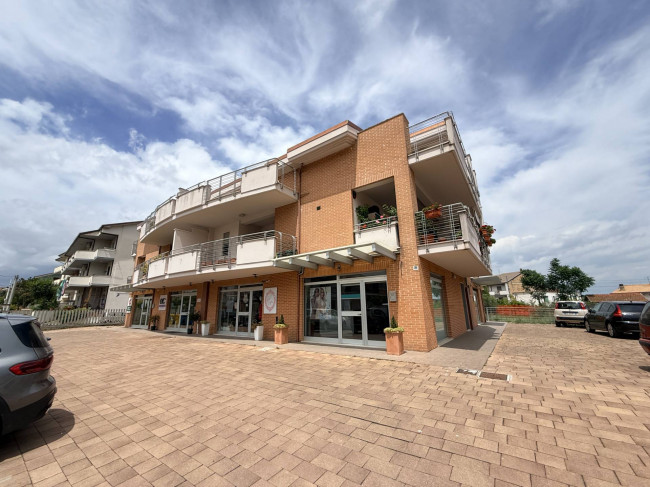Locale commerciale in vendita a Chieti