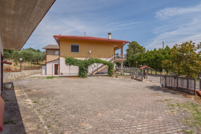 APPARTAMENTO INDIPENDENTE in vendita a Fara Filiorum Petri