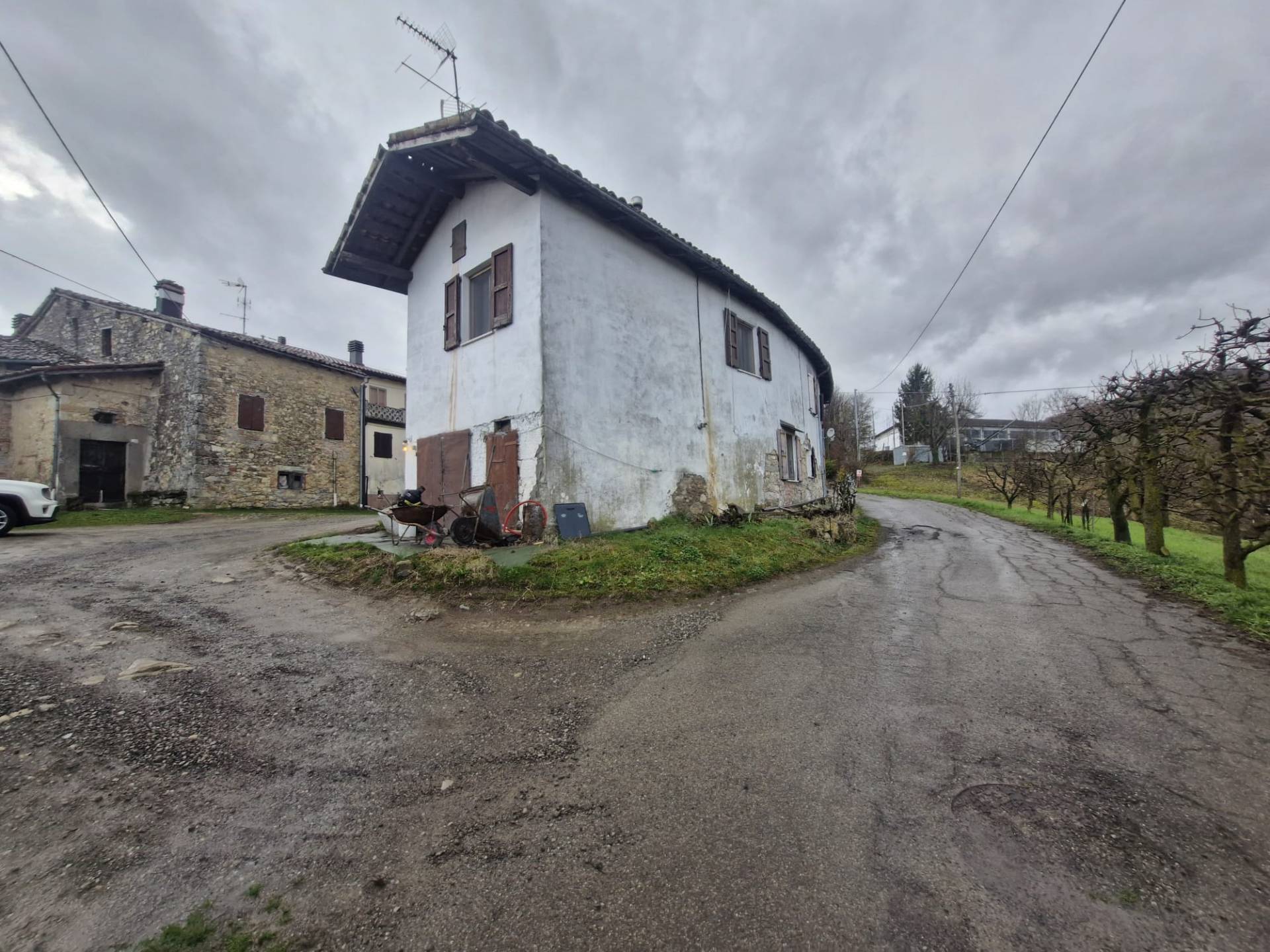 Casa con terreno agricolo a Pavullo nel Frignano