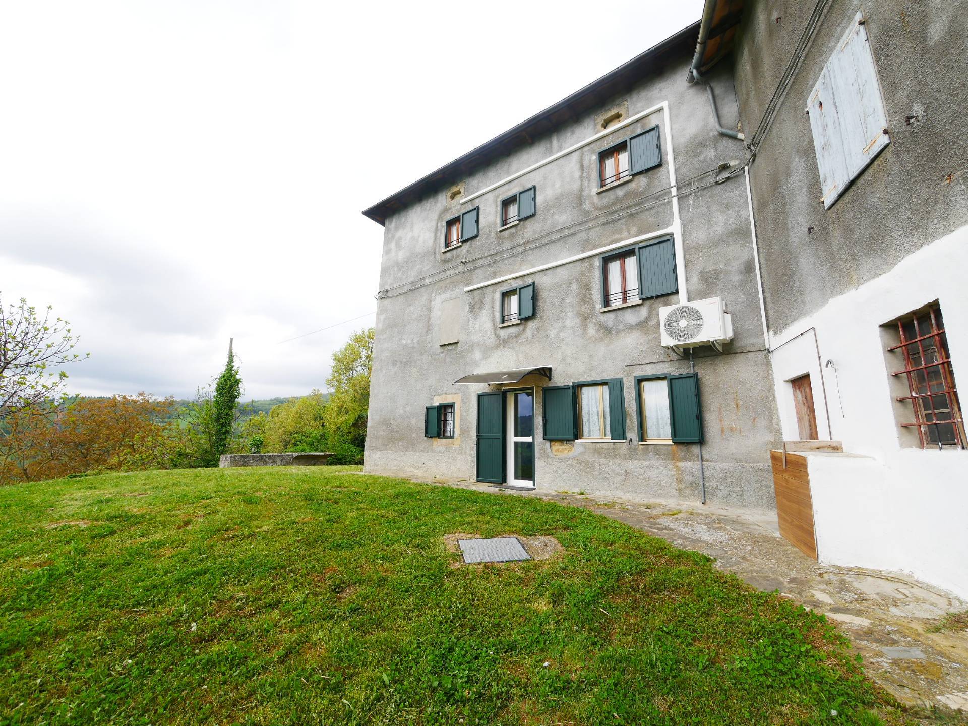 Casa con terreno agricolo a Polinago