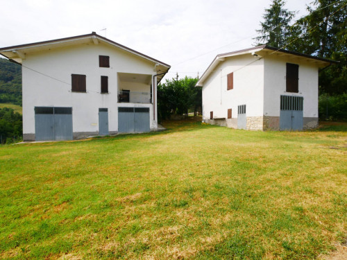 Casa con terreno agricolo a Serramazzoni