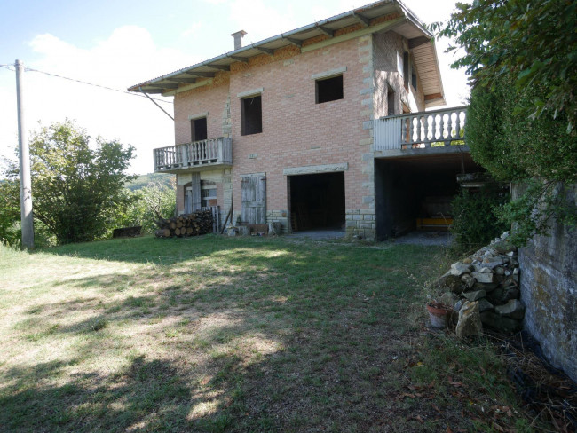 Casa con terreno agricolo a Serramazzoni
