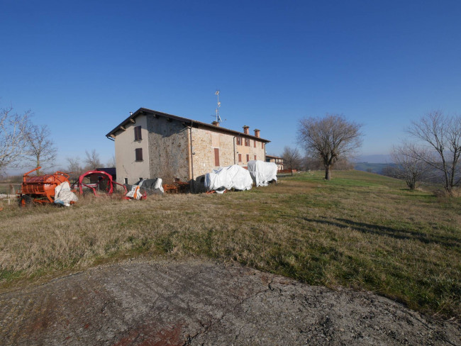 Casa con terreno agricolo a Serramazzoni